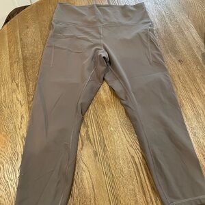 Lululemon Wunder Train 25” with pockets sz14